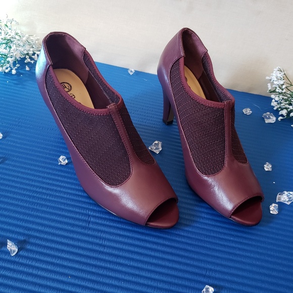 Bella Vita Shoes - NIB Bella Vita burgundy Ninette peep toe heel   